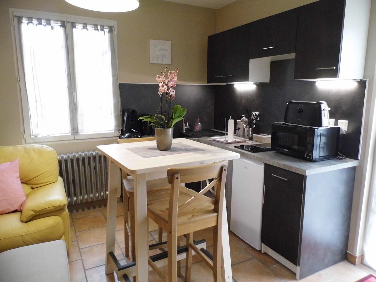 Appartements Dans Villa Privee Avec Piscine, Jardin, Parking Clos, Wifi, Climatisation Meyreuil Exterior photo