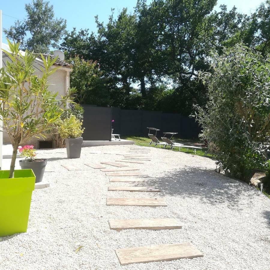 Appartements Dans Villa Privee Avec Piscine, Jardin, Parking Clos, Wifi, Climatisation Meyreuil Exterior photo