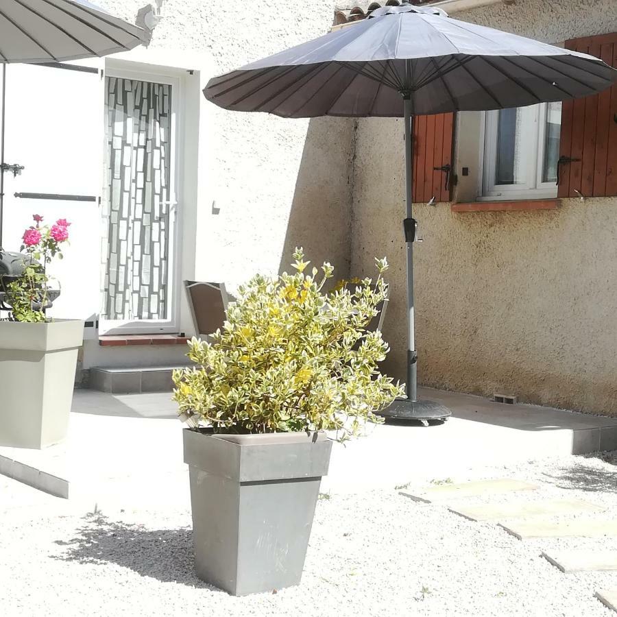 Appartements Dans Villa Privee Avec Piscine, Jardin, Parking Clos, Wifi, Climatisation Meyreuil Exterior photo